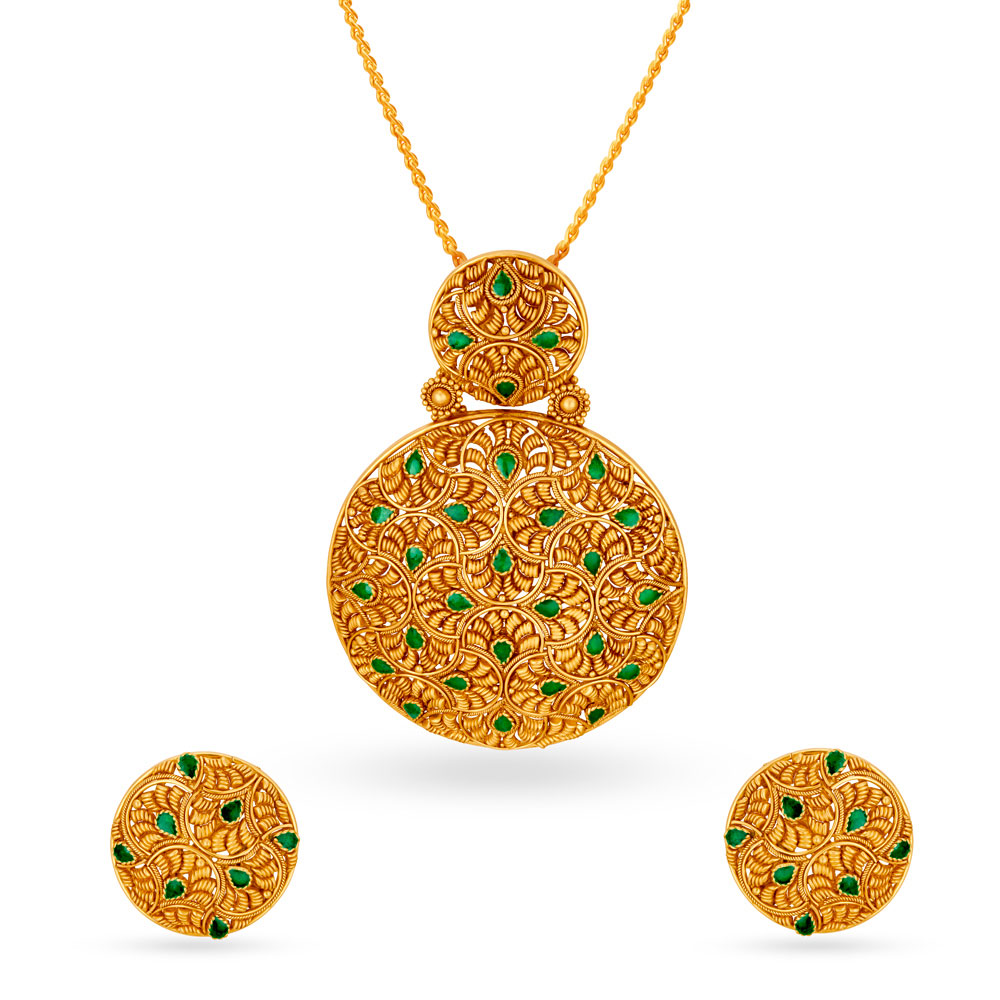 

Labyrinthine Yellow Gold Disc Pendant and Earrings Set