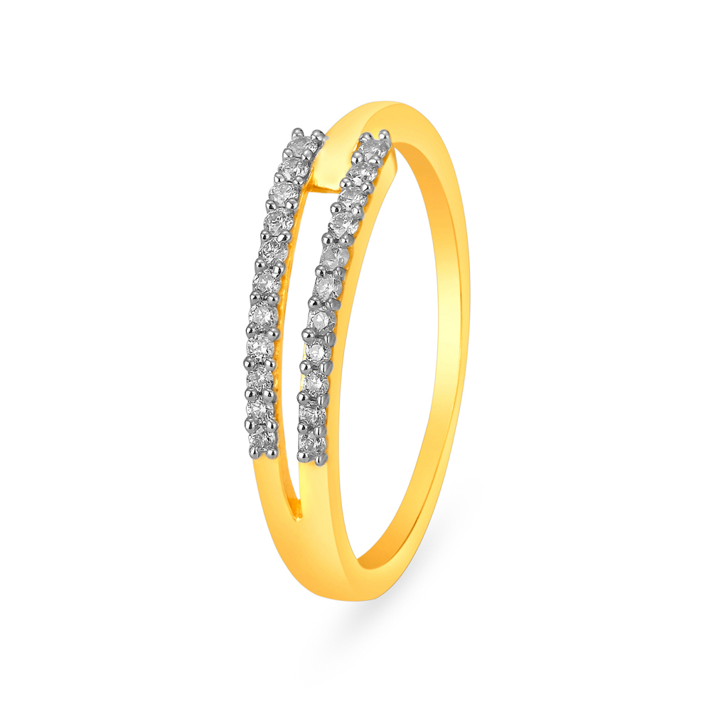 Chic 22 Karat Yellow Gold And Diamond Finger Ring