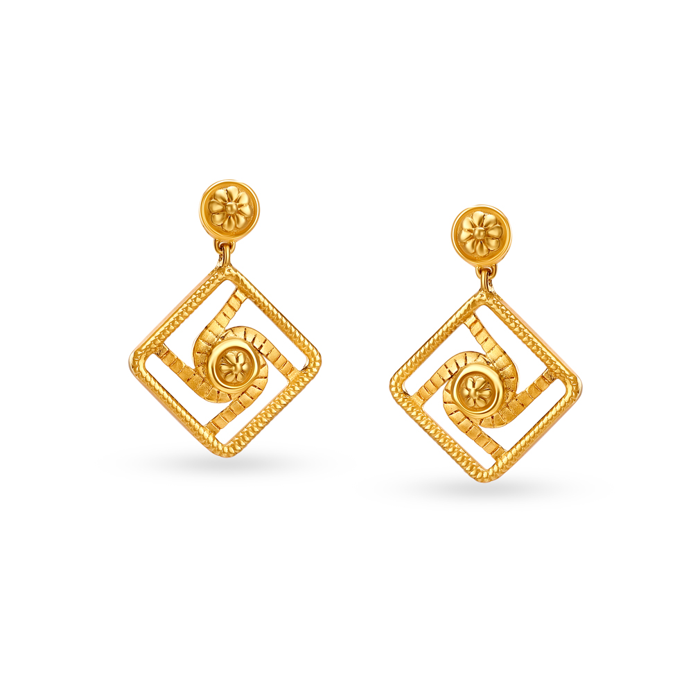 Buy Gold & Diamond Earrings for Men & Women Online | Tanishq