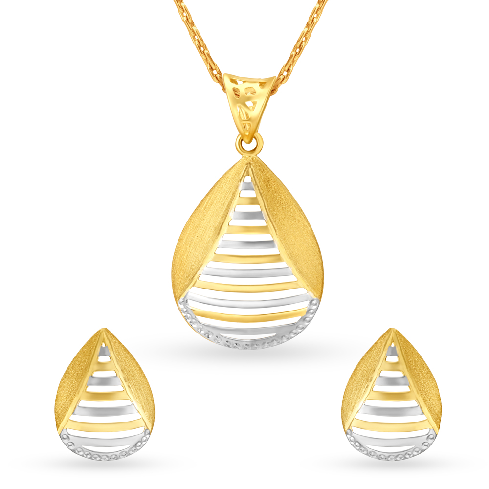 

Stunning Drop Pendant and Earrings Set