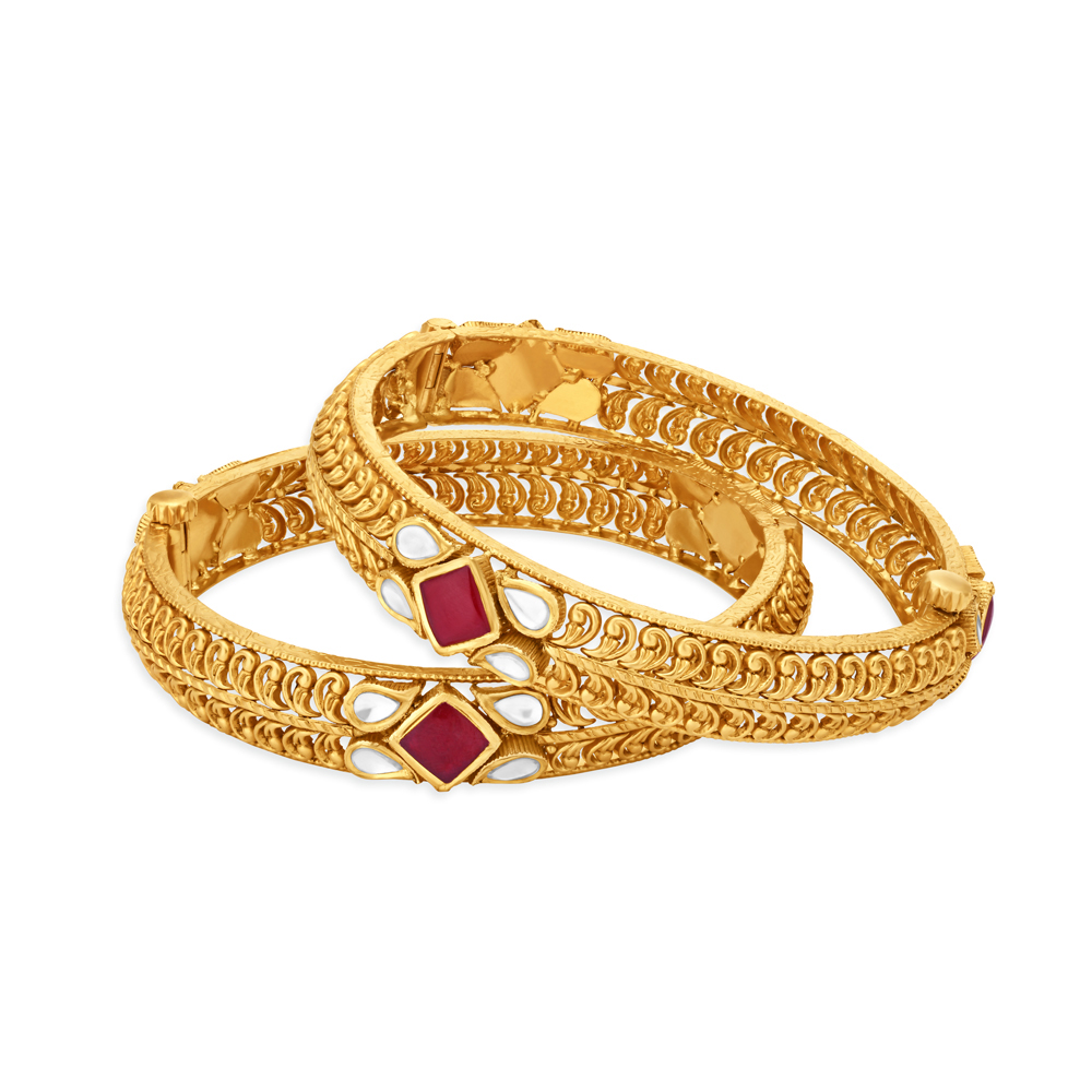 

Paisley Pattern Gold Bangle