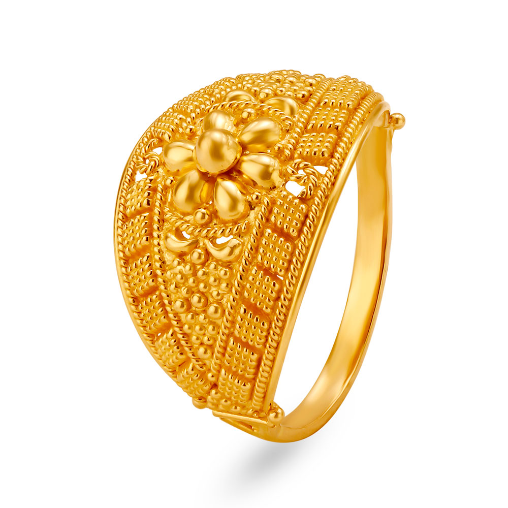 Irresistible 22 Karat Yellow Gold Ornamented Finger Ring