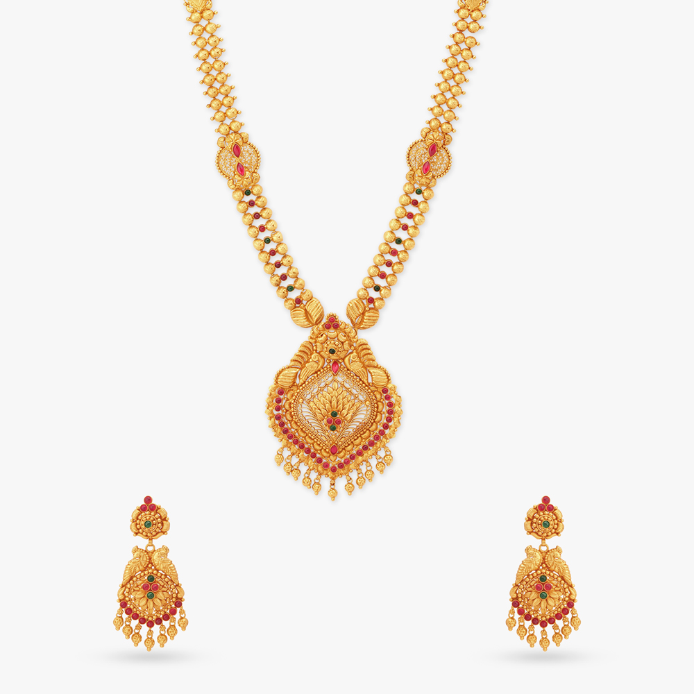 

Opulent Necklace Set