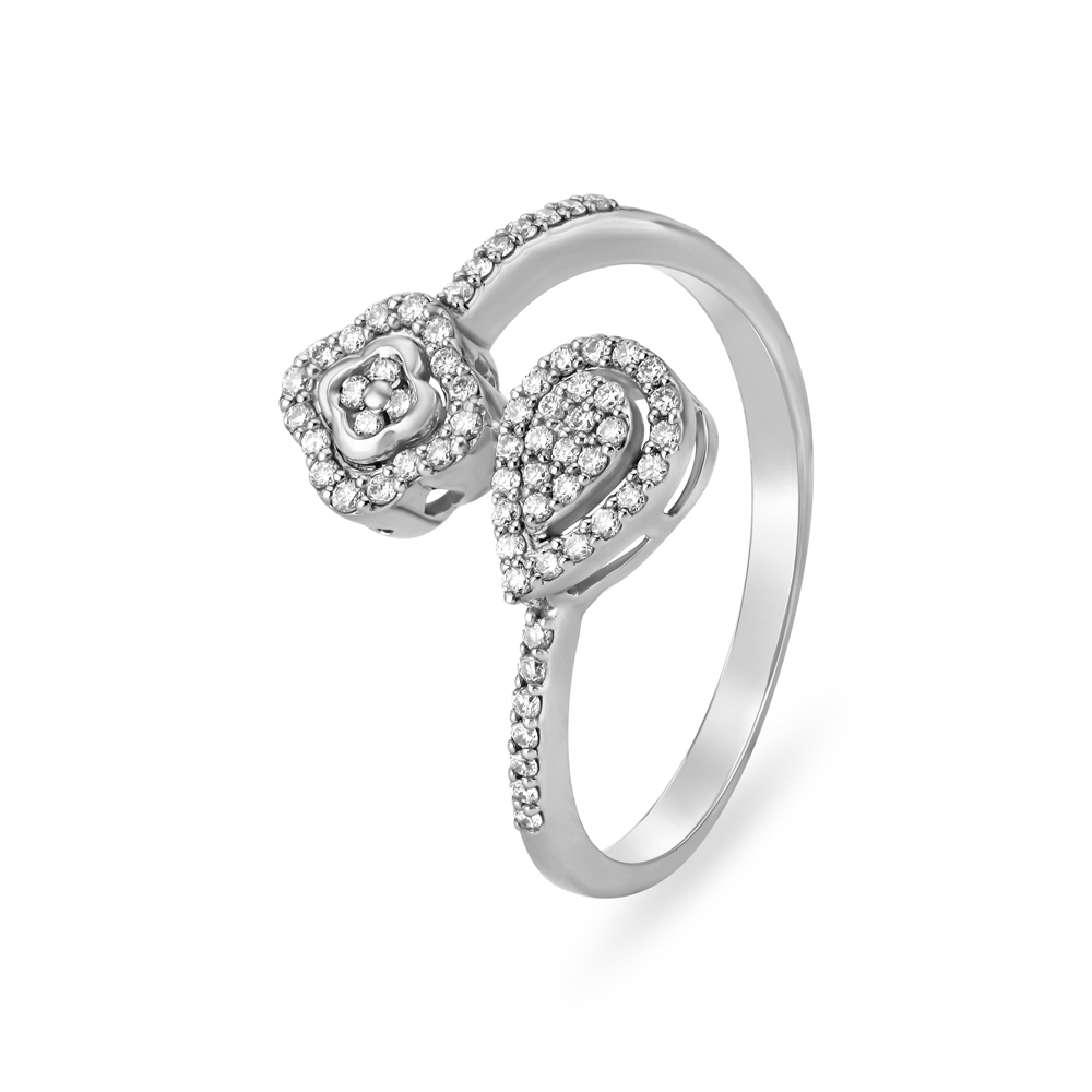 Magnificient18 Karat White Gold And Diamond Finger Ring