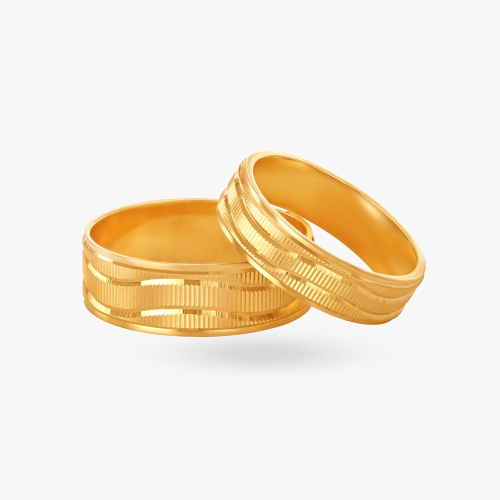 

Grooved Men's Gold Finger Ring