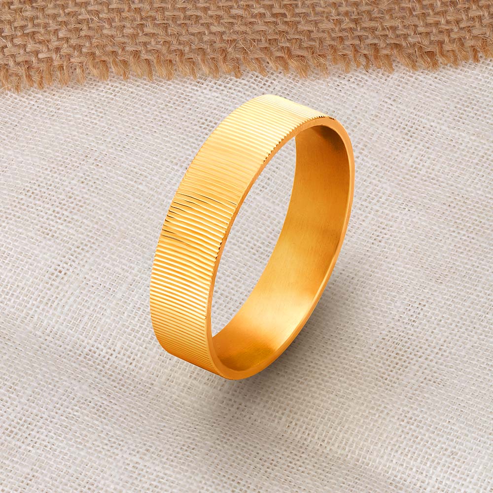 

Exquisite Multifinish Gold Finger Ring for Men