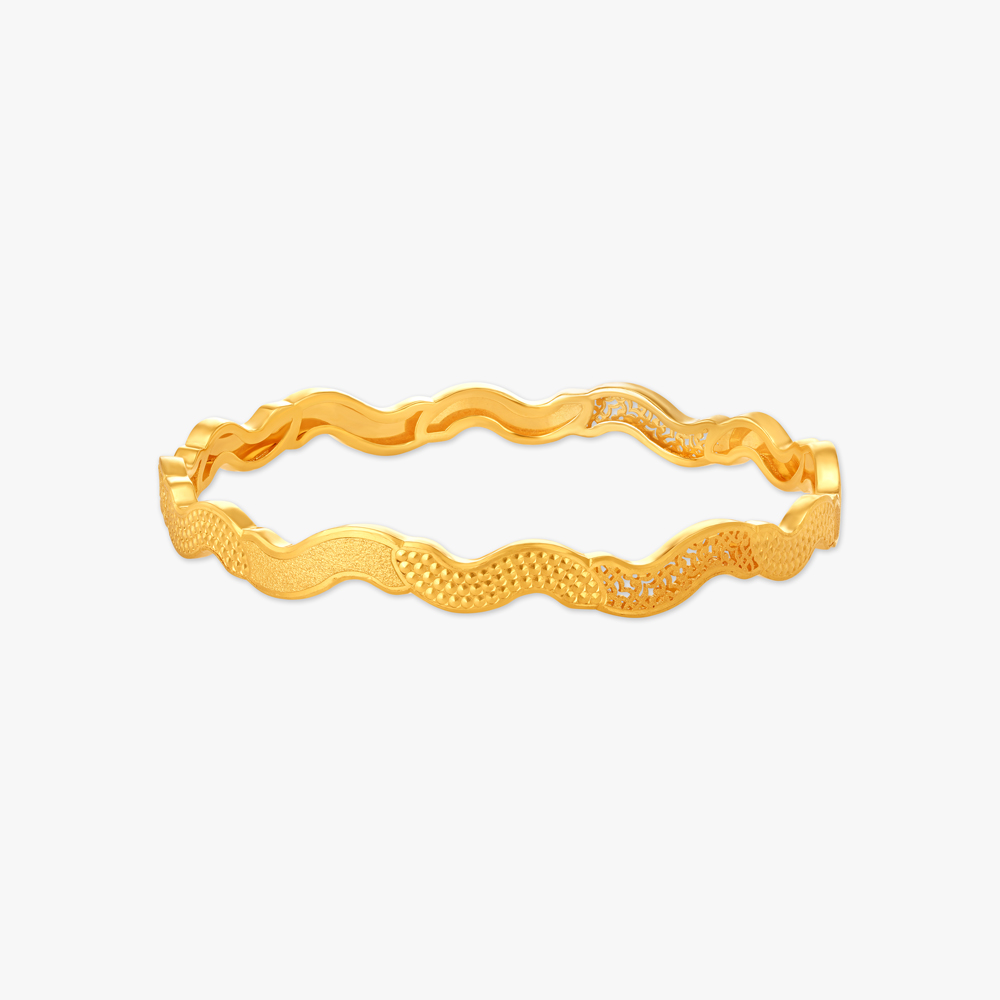 Graceful Wavy Bangle