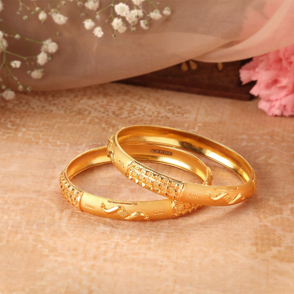 

Elegant Versatile Gold Filigree Bangle