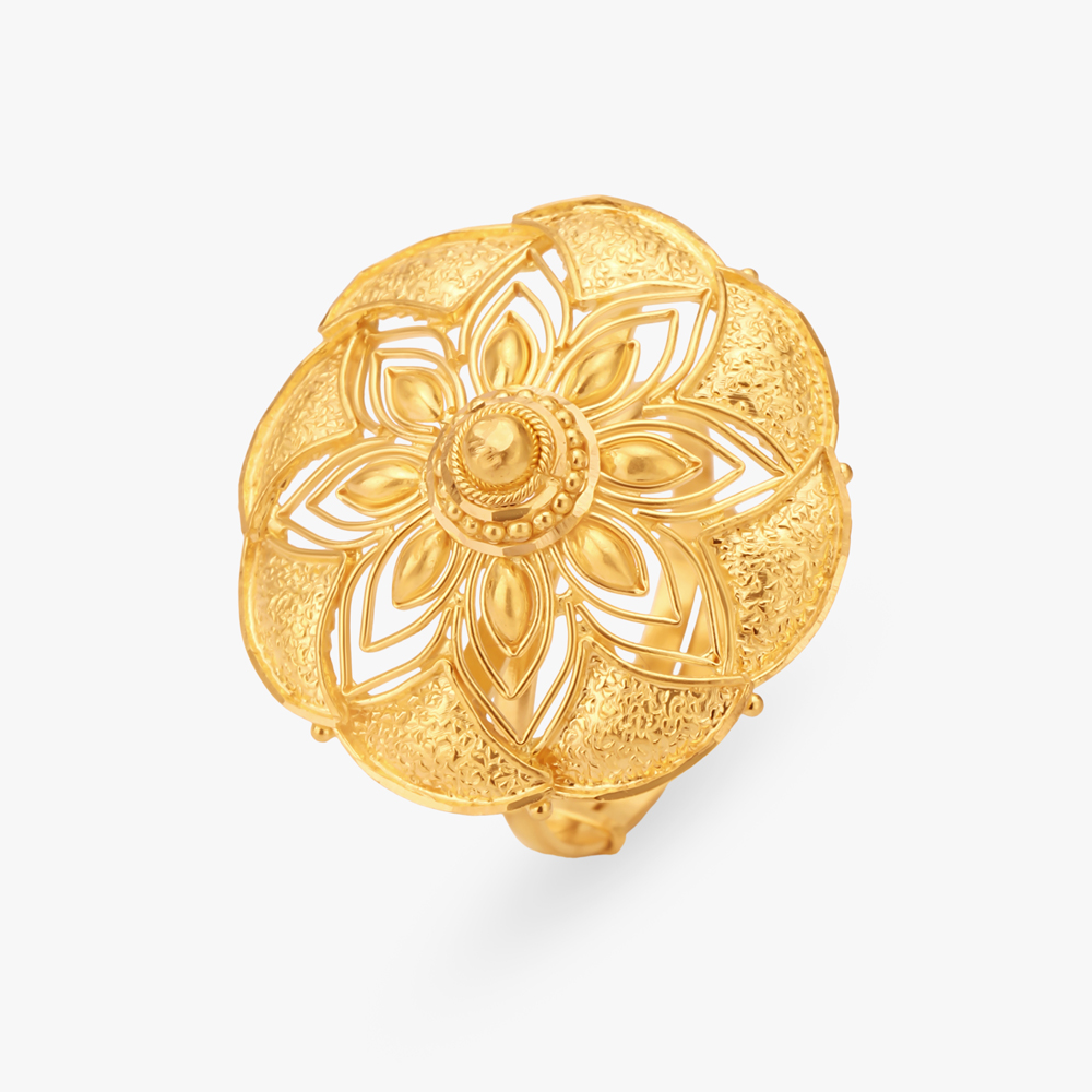 

Intricate Gold Finger Ring