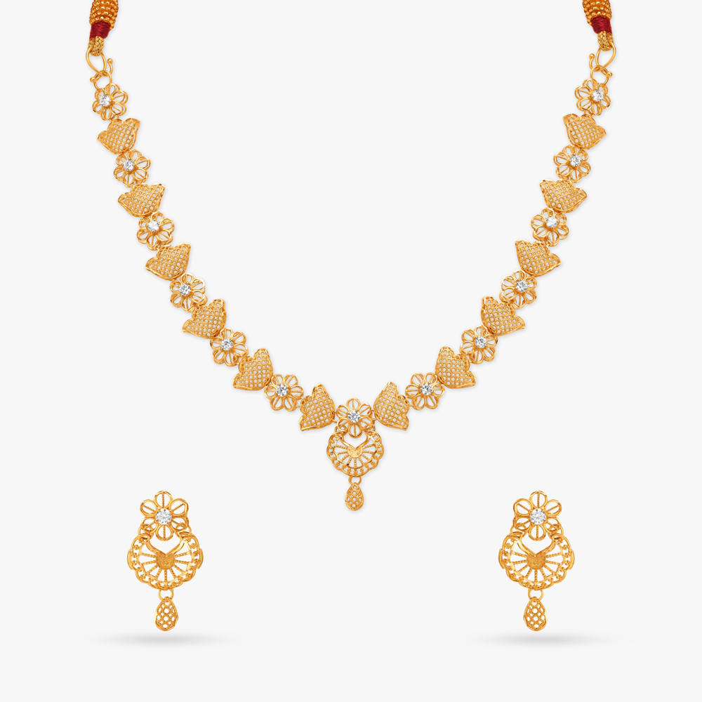 

Traditional Floral Necklace Set