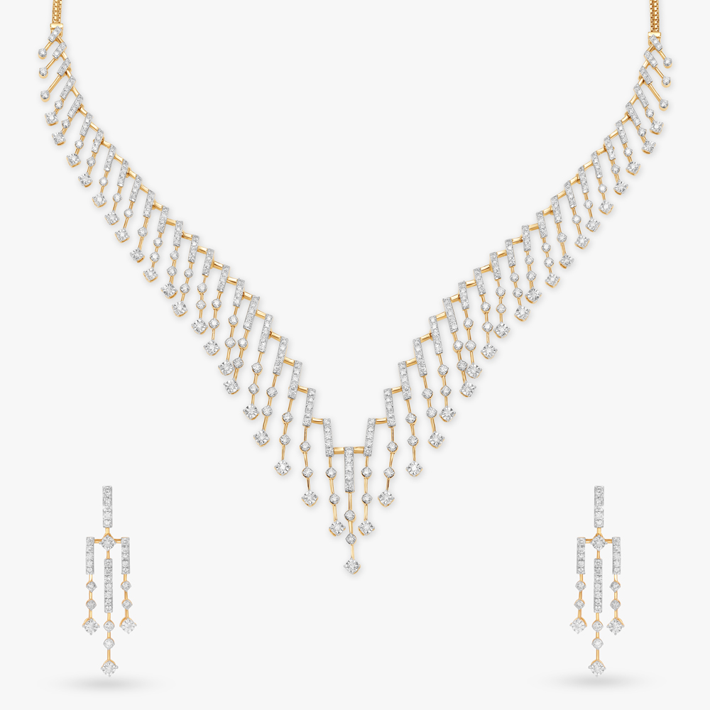 

Fringed Delights Natural diamond Necklace Set